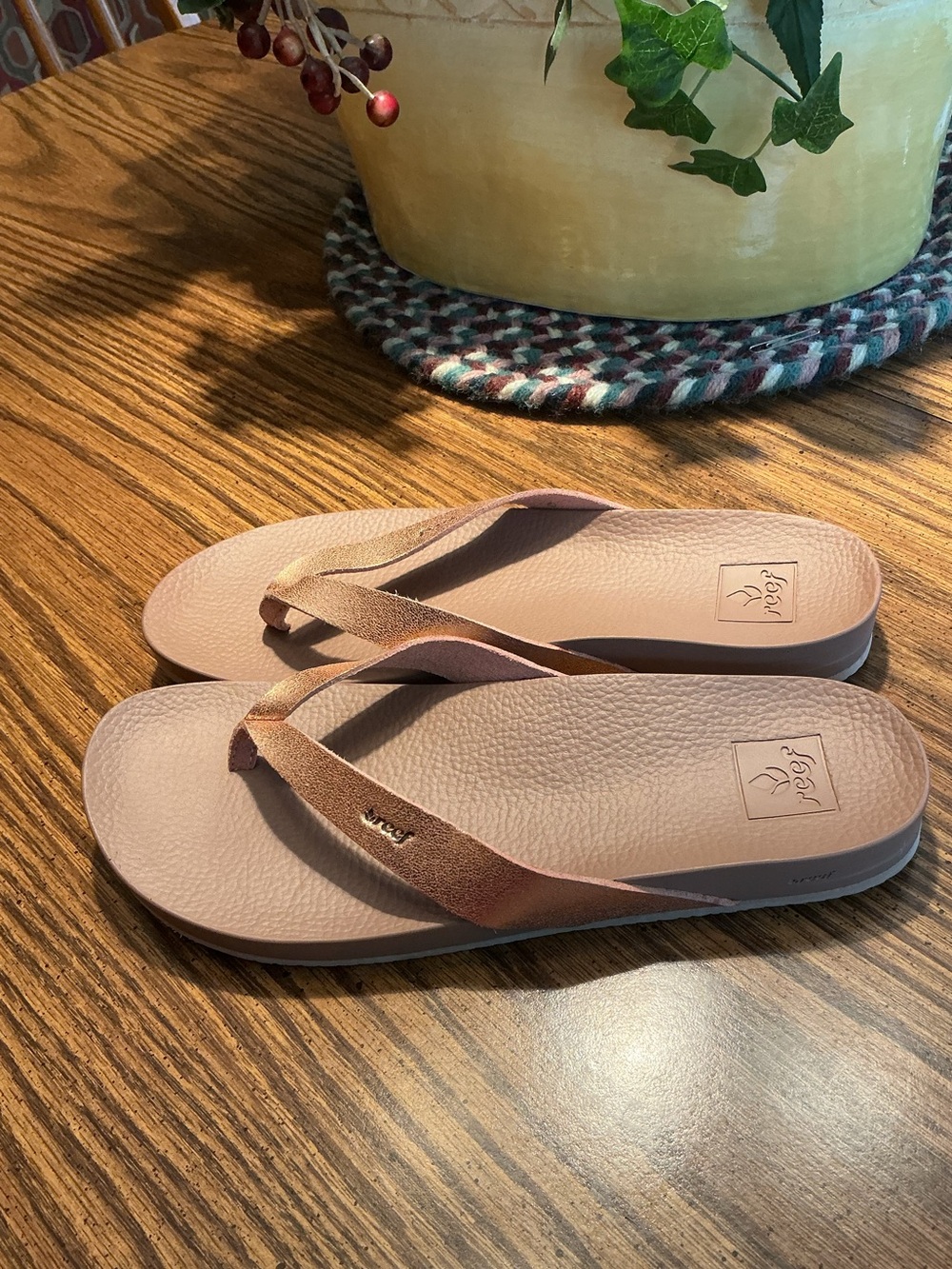 Reef Cushion Court Vegan Women’s Flip Flop Sandal Size 7 - Picture 2 of 9